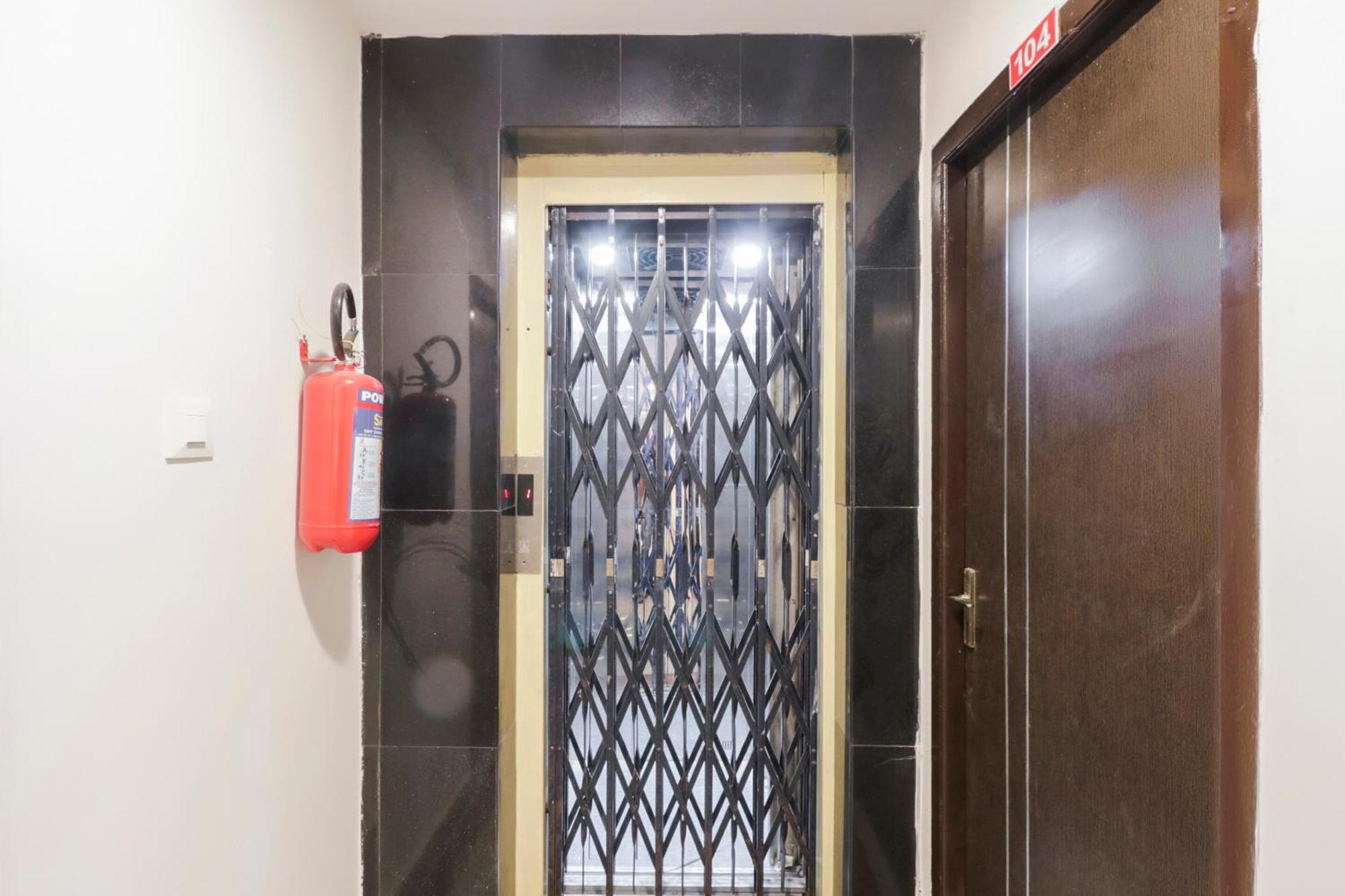 Hotel O Akshaya Elite Vijayawāda Exteriör bild